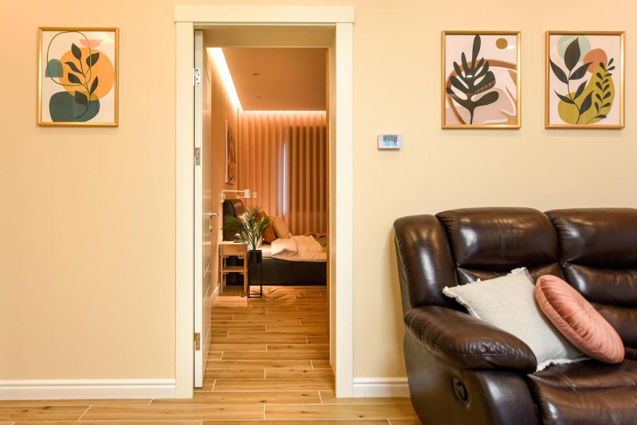 Green Leafy Brasov - Ideal 2 Bedroom Apartment Bagian luar foto