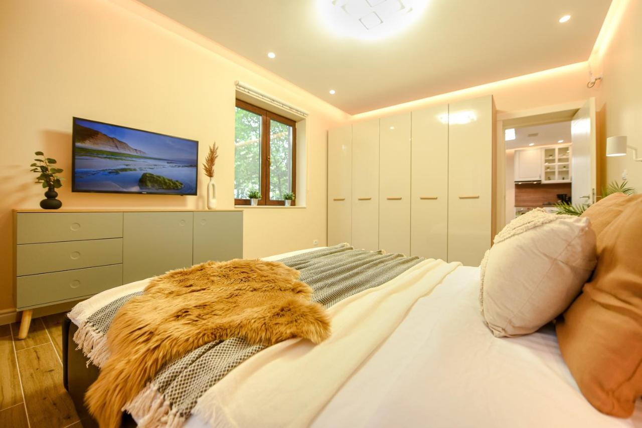Green Leafy Brasov - Ideal 2 Bedroom Apartment Bagian luar foto