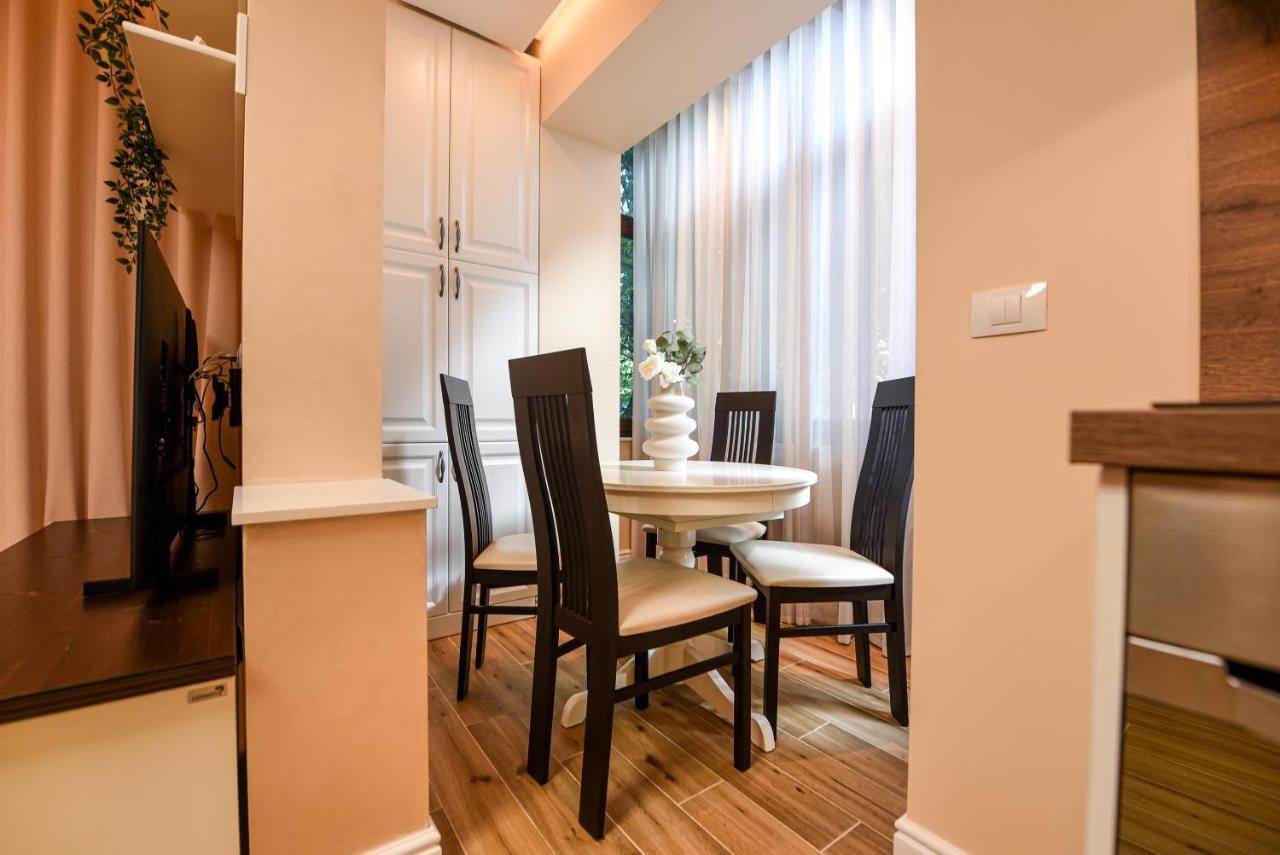 Green Leafy Brasov - Ideal 2 Bedroom Apartment Bagian luar foto