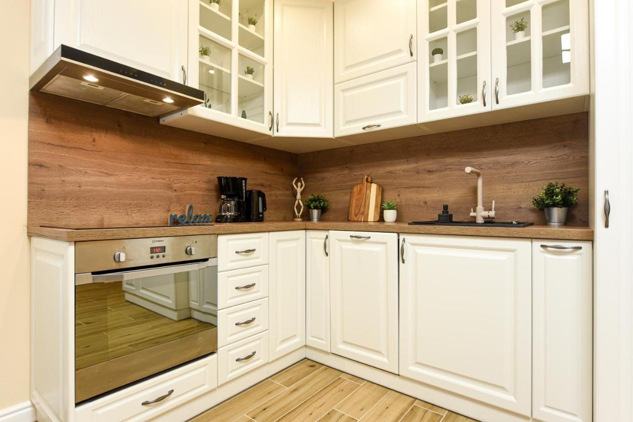 Green Leafy Brasov - Ideal 2 Bedroom Apartment Bagian luar foto