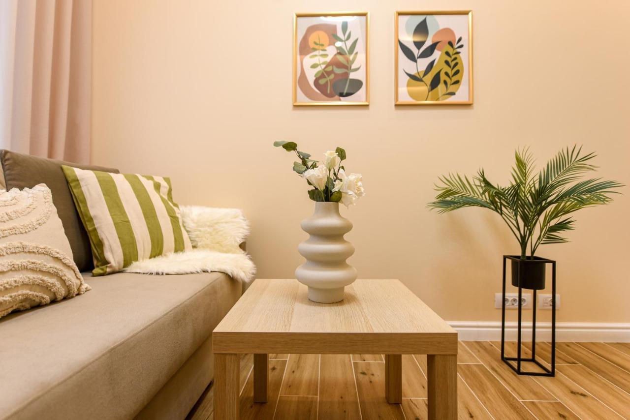 Green Leafy Brasov - Ideal 2 Bedroom Apartment Bagian luar foto