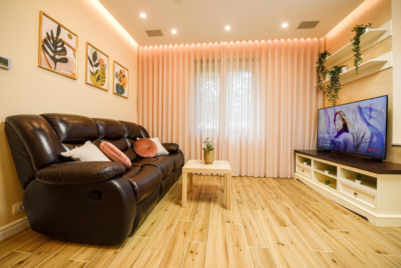 Green Leafy Brasov - Ideal 2 Bedroom Apartment Bagian luar foto
