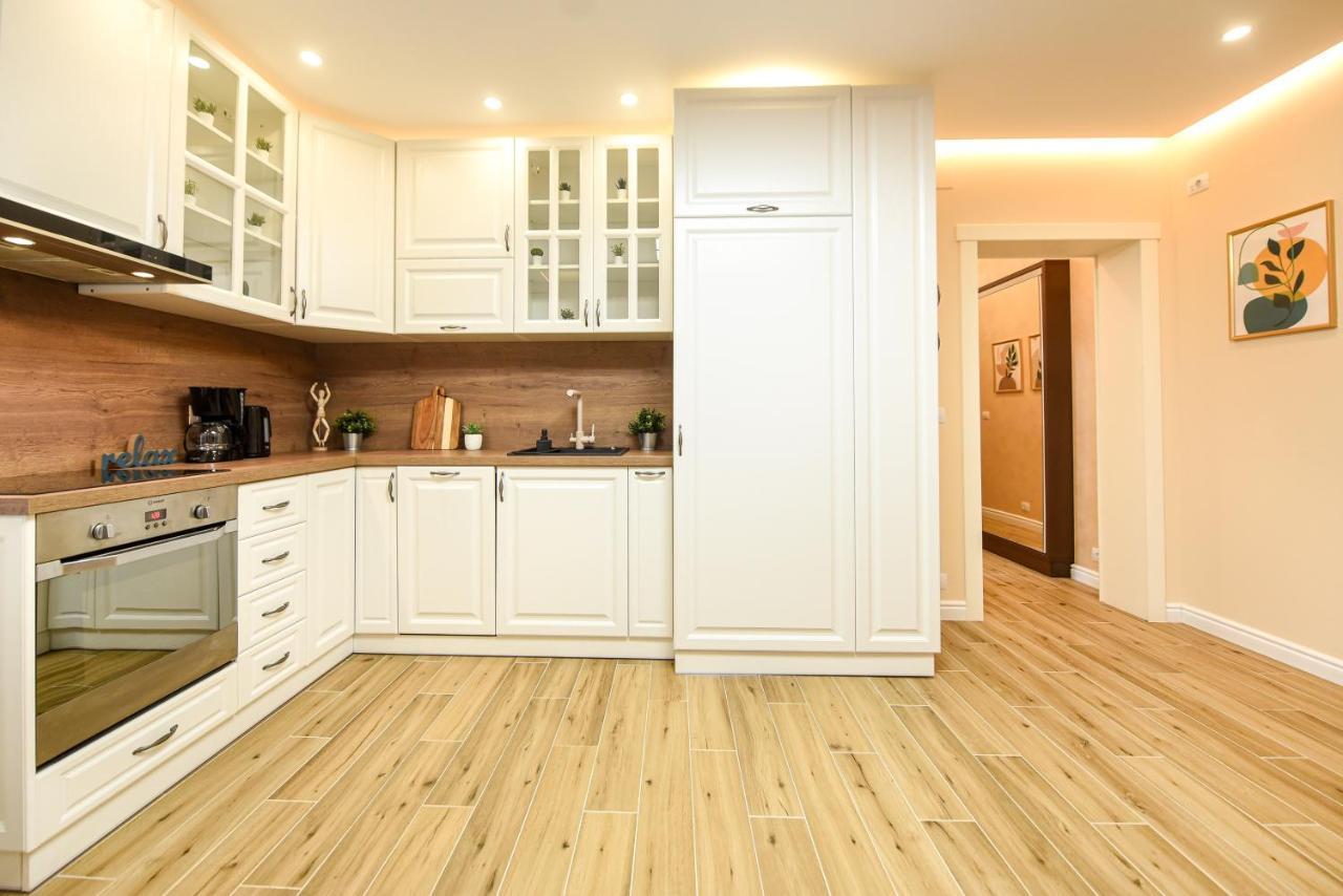 Green Leafy Brasov - Ideal 2 Bedroom Apartment Bagian luar foto