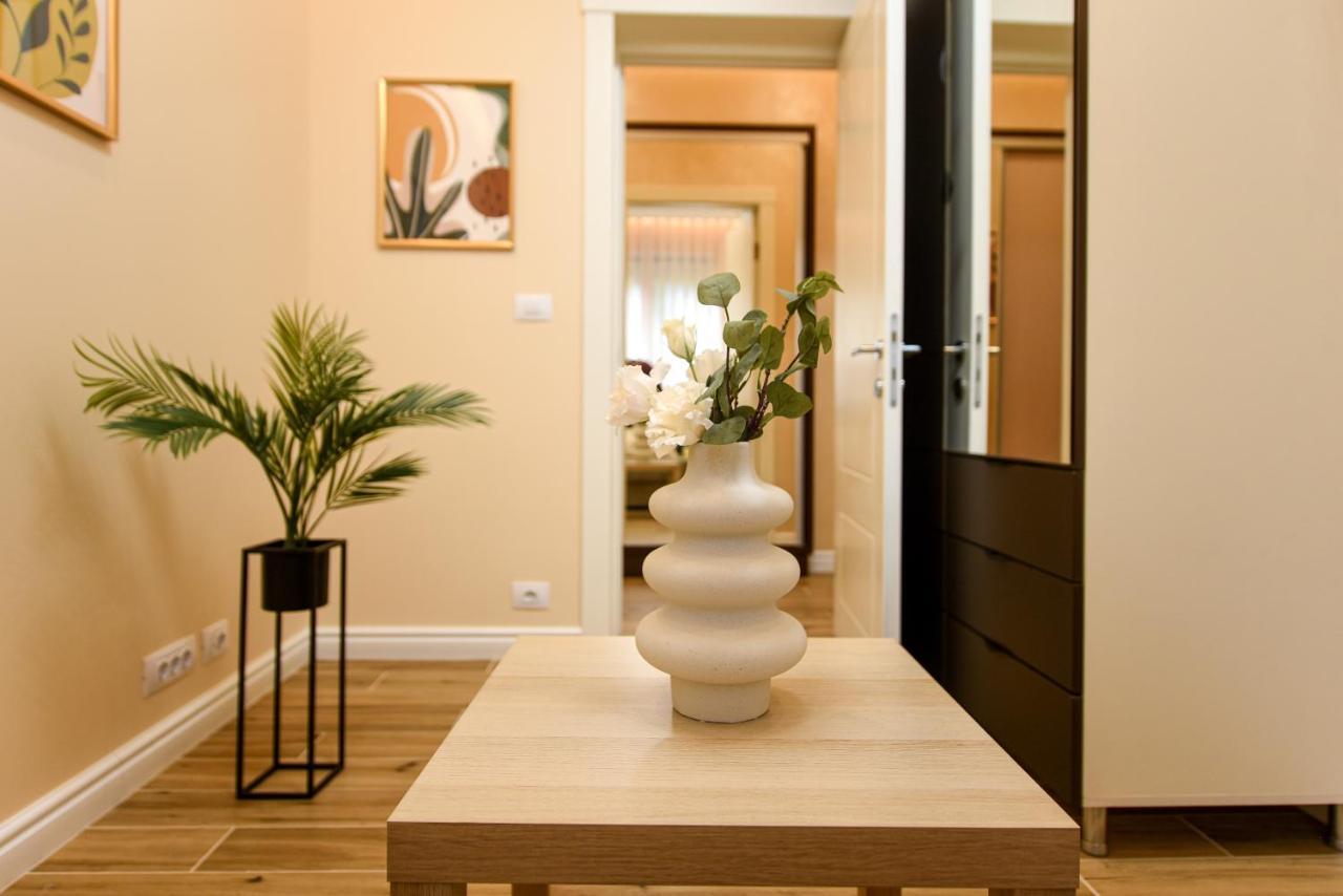Green Leafy Brasov - Ideal 2 Bedroom Apartment Bagian luar foto