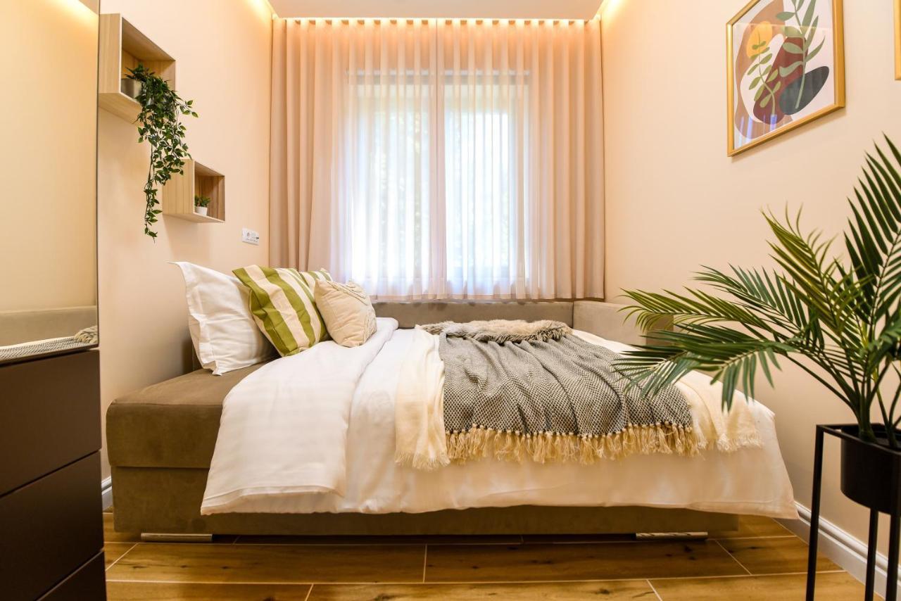 Green Leafy Brasov - Ideal 2 Bedroom Apartment Bagian luar foto