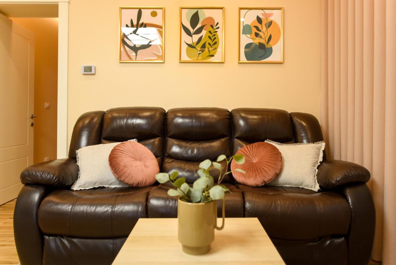 Green Leafy Brasov - Ideal 2 Bedroom Apartment Bagian luar foto
