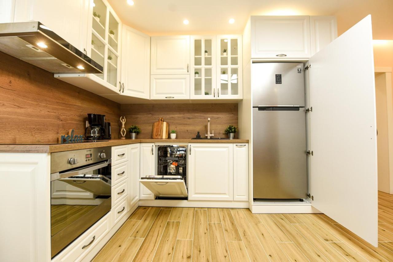 Green Leafy Brasov - Ideal 2 Bedroom Apartment Bagian luar foto